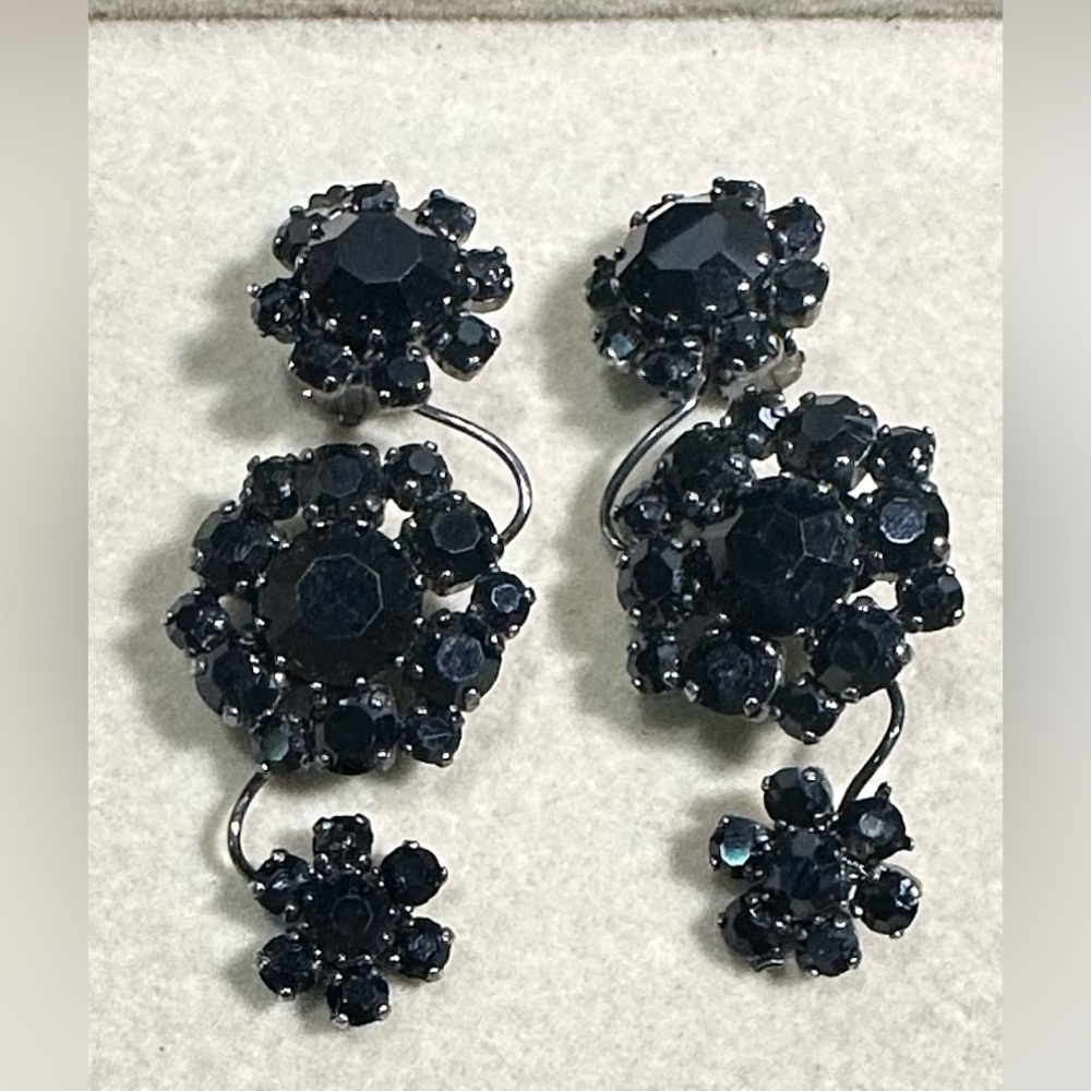 Vtg: ARTWEAR Dimitriadi Athens Black glass Rhinestone Floral Clip On Earrings